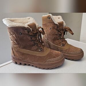 Bearpaw women's winter boots, size 7, suede, fleece lined, new great condition